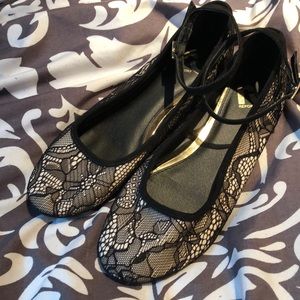 Lacey flats